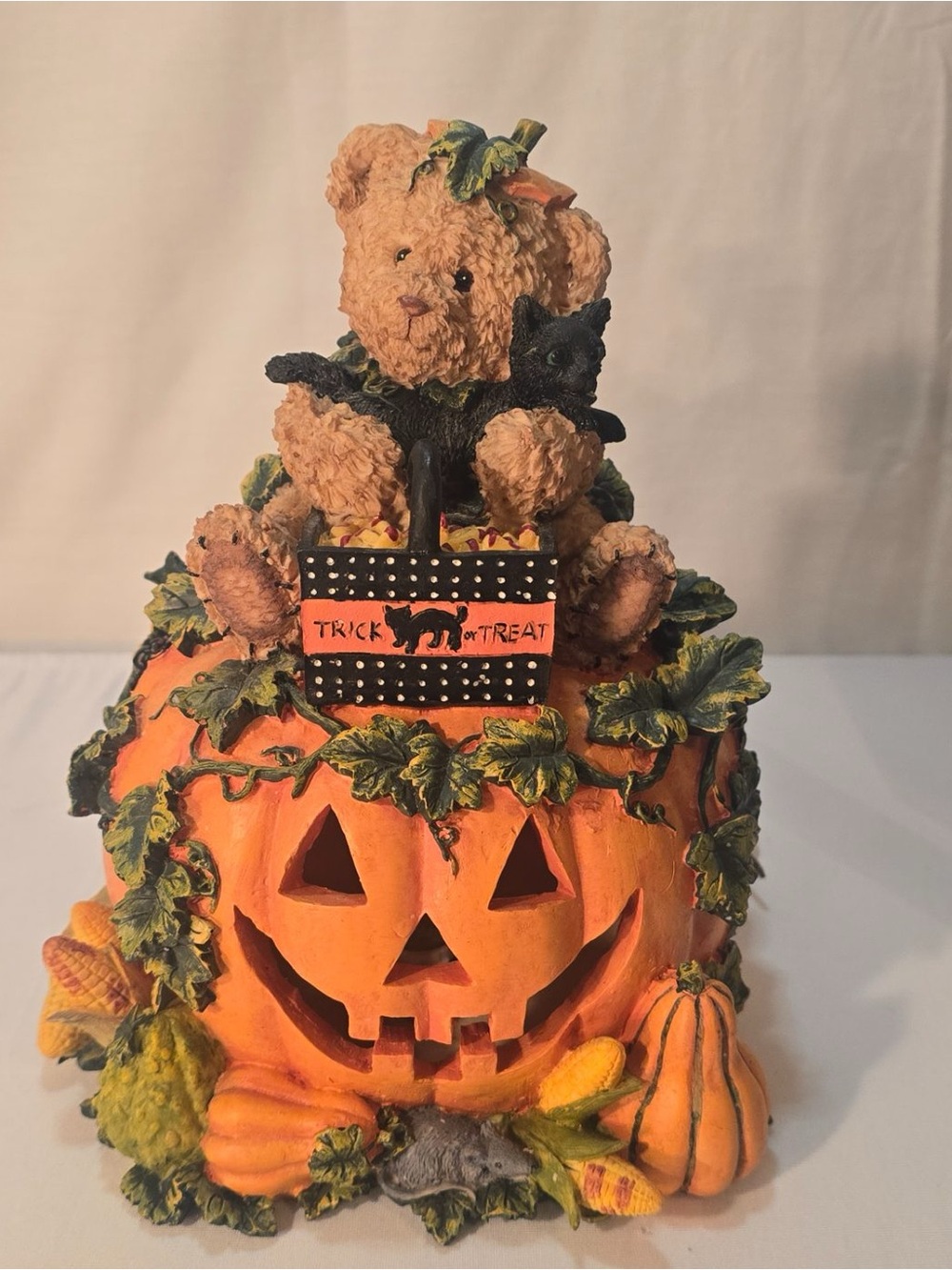 Vintage Young's Lighted Halloween Bear Trick or Treat Pumpkin Resin Decor In Box